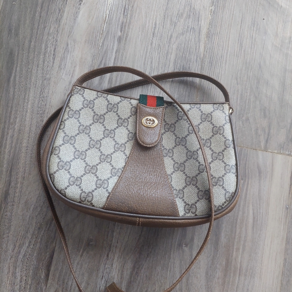 Gucci Vintage Crossbody Bag.